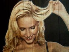 Wonderbra Takes Plunge