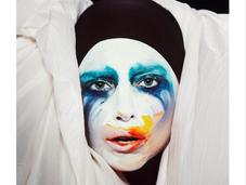 Video: Lady Gaga "Applause"