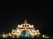 DAILY PHOTO: Palace Gate Alight