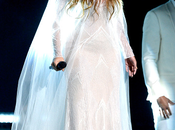 Beyoncé Performs 2015 Grammys