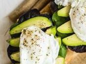 Paleo Breakfast: Poached Eggs with Avocado Spinach