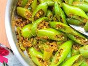 Besan Mirchi (Green Chillies Coated with Gram Flour)...mommy's Here!!