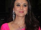 Preity Zinta Beauty, Makeup, Diet Fitness Secrets