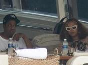 [Pics!] Beyonce Spotted Yachting Around Miami