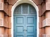 Stranger Door: What When Unfamiliar Person Knocks