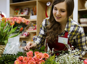 Factors Consider When Selecting Flower Delivery Service