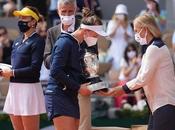 Barbora Krejcikova Wins "Coupe Suzanne-Lenglen" Roland Garros 2021