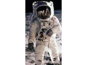 Neil Armstrong, First Person Walk Moon, Dies