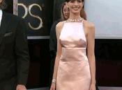 Hulu: Pretty Pink Anne Hathaway Doing Best Pageant Wave...