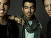 Jonas Brothers Shake Their ‘Pom Poms’ Latest Single