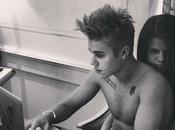 Justin Bieber Posts Cozy Photo Selena Gomez