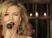 Kelly Clarkson Releases Music Video “Tie