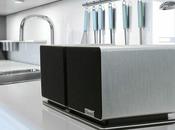 Modern Speakers Labor Listening