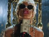 VIDEO: Rihanna “Pour