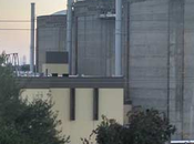 Leak Plant Shuts Down Reactor