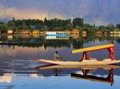 Inviting Shikara Ride Appealing Lake Must While Kashmir